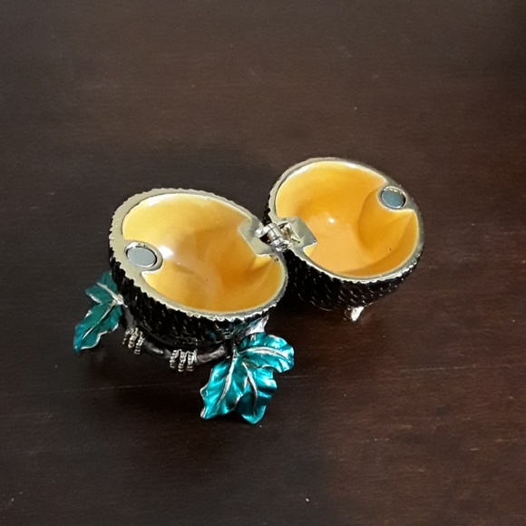 Gold owl necklace - Picture 2 of 4